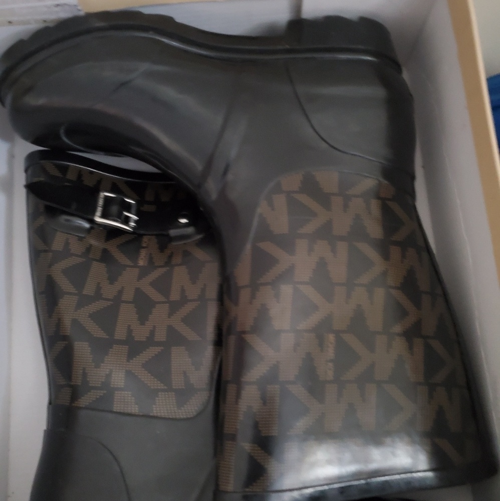 Rain boots